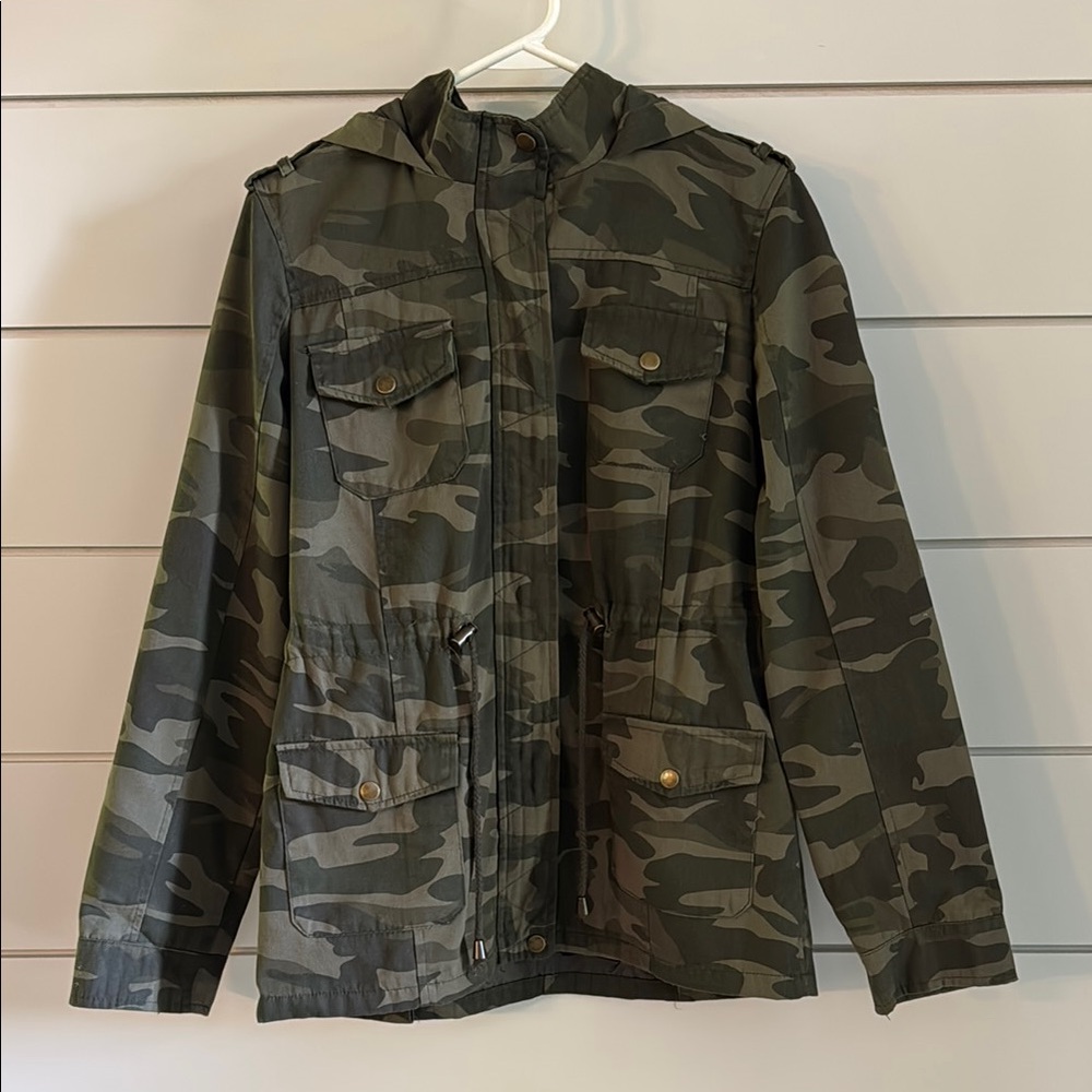 Outer Edge Green Utility Jacket with Camouflage Design